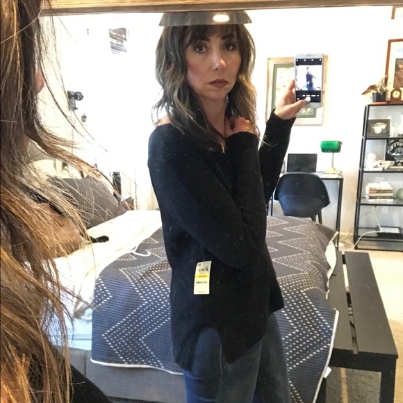 Black sweater - Picture 2 of 4